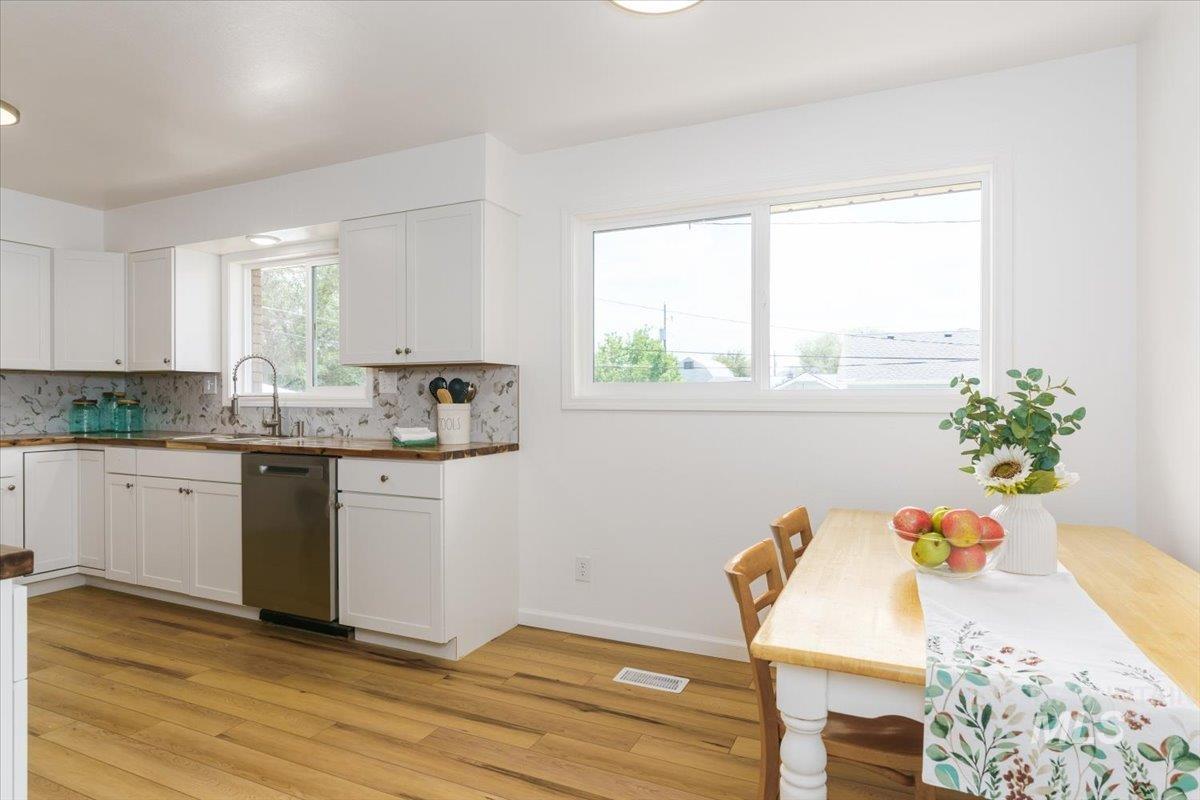 511 E Poplar St, Pocatello, Idaho 83201, 5 Bedrooms, 3 Bathrooms, Residential For Sale, Price $359,900,MLS 98992442