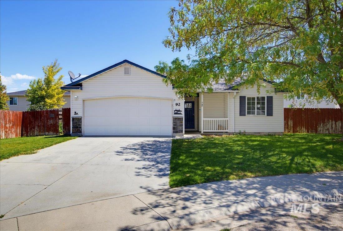 92 S Bancroft Way, Nampa, Idaho 83686, 3 Bedrooms, 2 Bathrooms, Residential For Sale, Price $319,990,MLS 98992443