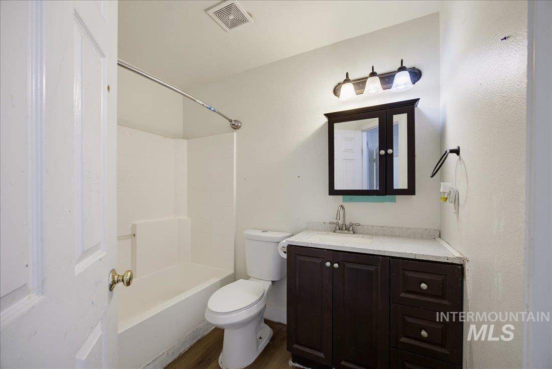 92 S Bancroft Way, Nampa, Idaho 83686, 3 Bedrooms, 2 Bathrooms, Residential For Sale, Price $319,990,MLS 98992443
