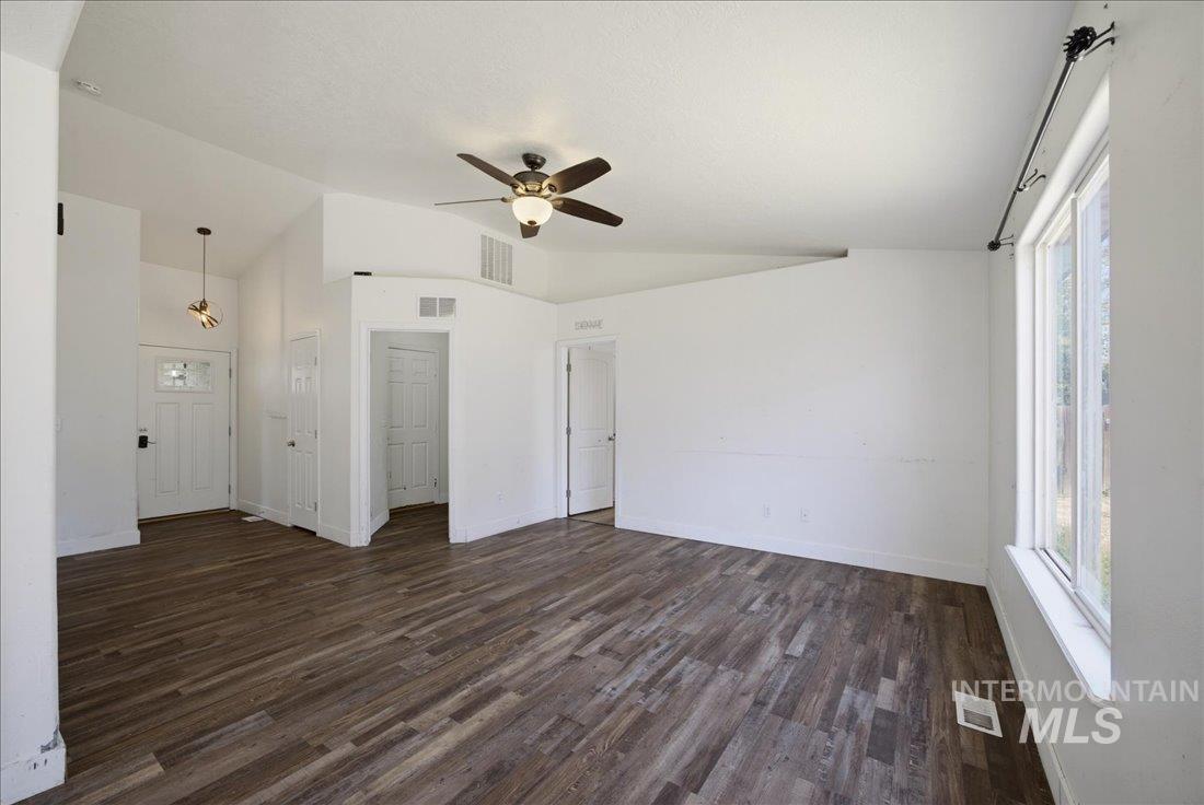 92 S Bancroft Way, Nampa, Idaho 83686, 3 Bedrooms, 2 Bathrooms, Residential For Sale, Price $319,990,MLS 98992443