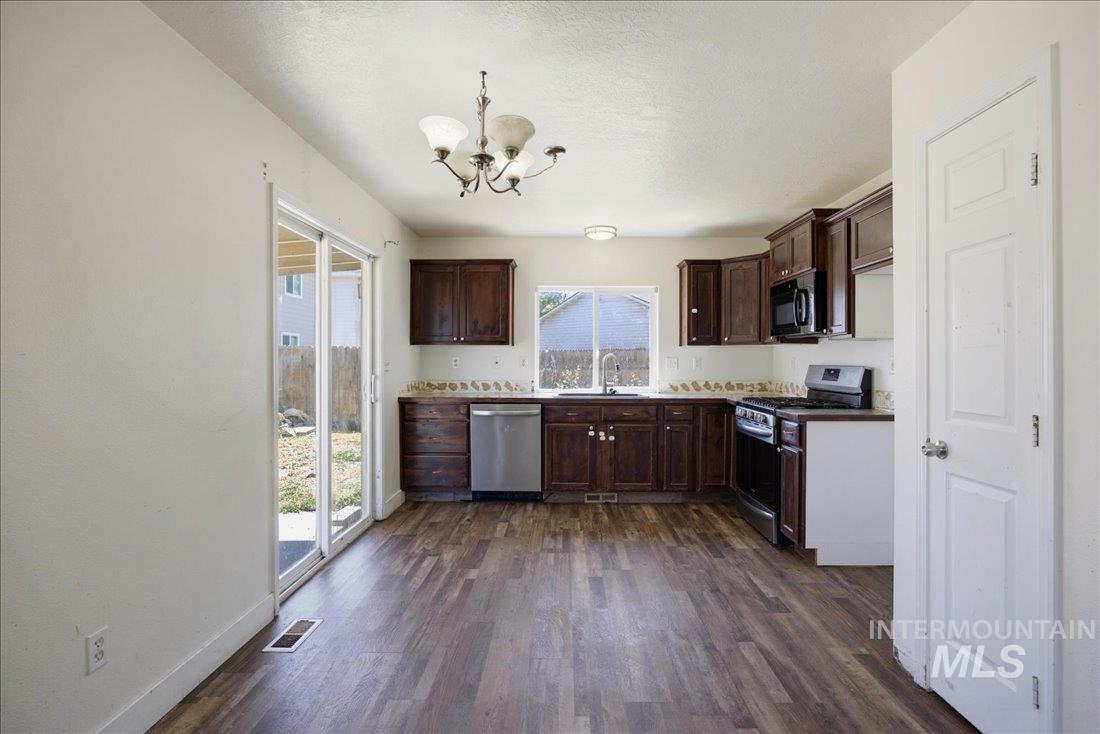 92 S Bancroft Way, Nampa, Idaho 83686, 3 Bedrooms, 2 Bathrooms, Residential For Sale, Price $319,990,MLS 98992443