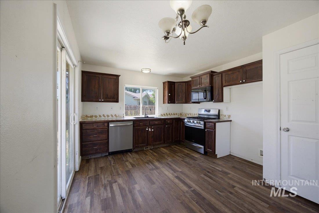 92 S Bancroft Way, Nampa, Idaho 83686, 3 Bedrooms, 2 Bathrooms, Residential For Sale, Price $319,990,MLS 98992443