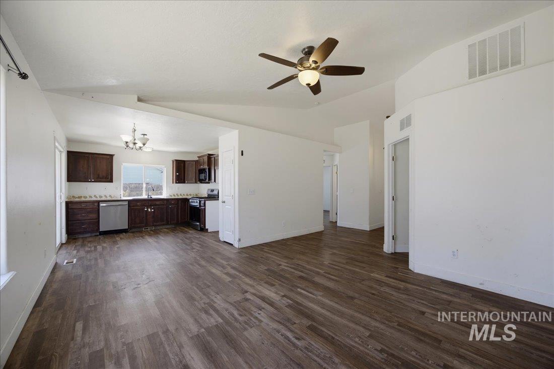 92 S Bancroft Way, Nampa, Idaho 83686, 3 Bedrooms, 2 Bathrooms, Residential For Sale, Price $319,990,MLS 98992443