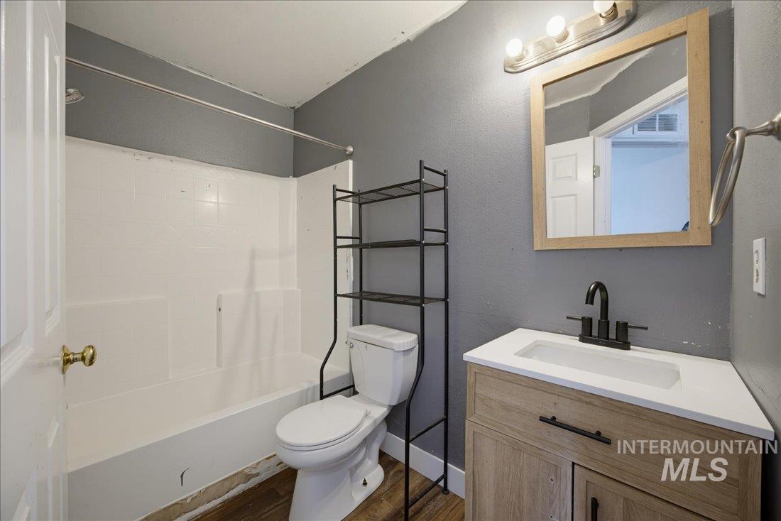 92 S Bancroft Way, Nampa, Idaho 83686, 3 Bedrooms, 2 Bathrooms, Residential For Sale, Price $319,990,MLS 98992443
