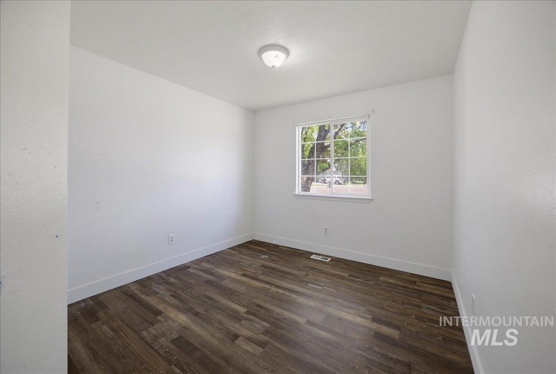 92 S Bancroft Way, Nampa, Idaho 83686, 3 Bedrooms, 2 Bathrooms, Residential For Sale, Price $319,990,MLS 98992443