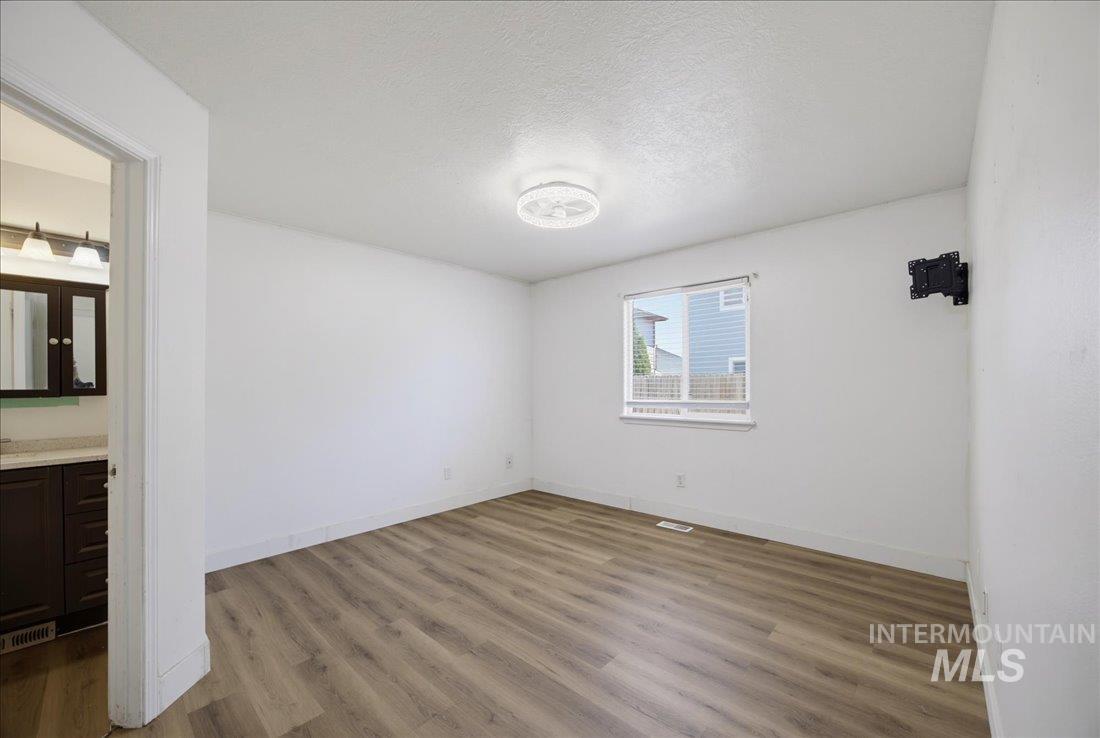 92 S Bancroft Way, Nampa, Idaho 83686, 3 Bedrooms, 2 Bathrooms, Residential For Sale, Price $319,990,MLS 98992443
