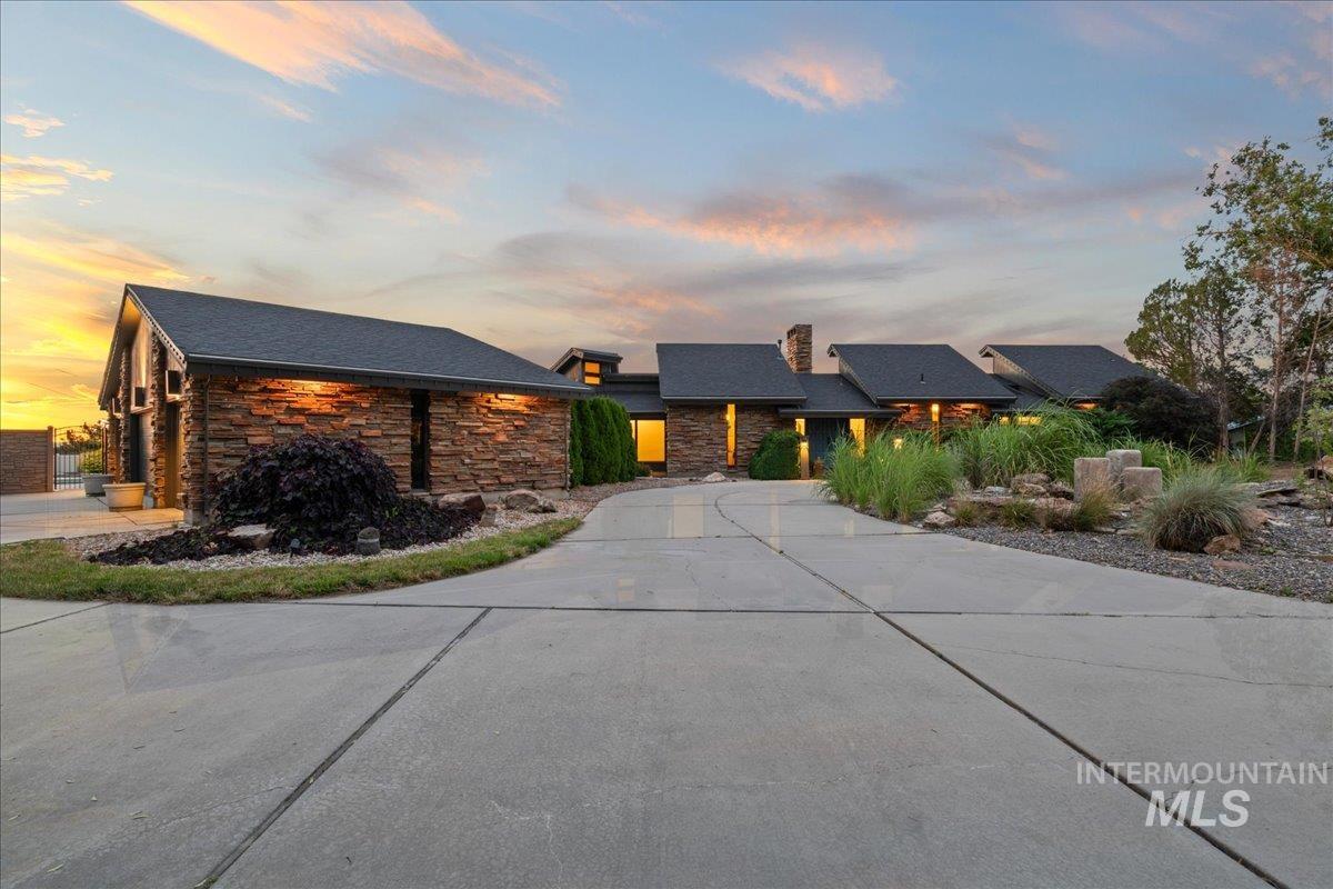5290 N Sorrento Dr, Boise, Idaho 83704, 6 Bedrooms, 4.5 Bathrooms, Residential For Sale, Price $1,575,000, 98992450