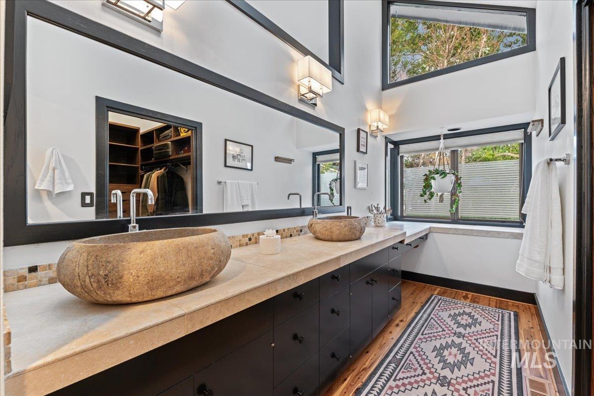 5290 N Sorrento Dr, Boise, Idaho 83704, 6 Bedrooms, 4.5 Bathrooms, Residential For Sale, Price $1,575,000, 98992450