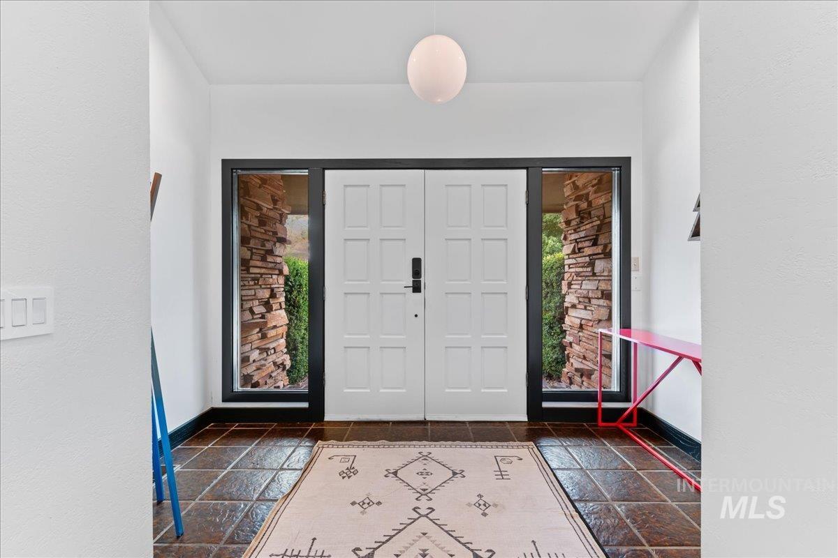5290 N Sorrento Dr, Boise, Idaho 83704, 6 Bedrooms, 4.5 Bathrooms, Residential For Sale, Price $1,575,000, 98992450