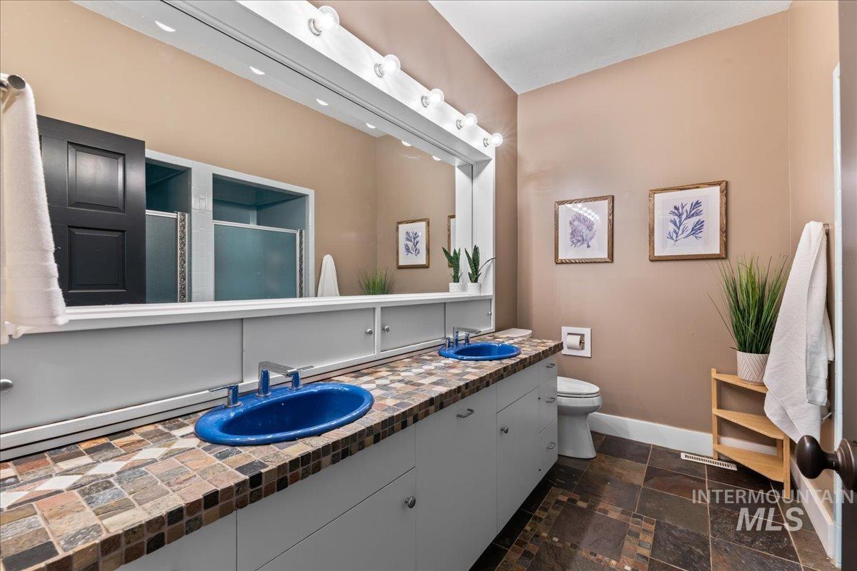 5290 N Sorrento Dr, Boise, Idaho 83704, 6 Bedrooms, 4.5 Bathrooms, Residential For Sale, Price $1,575,000, 98992450