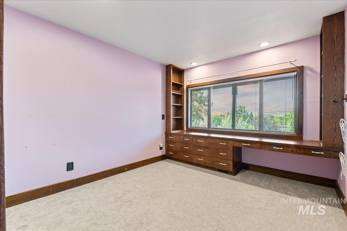 5290 N Sorrento Dr, Boise, Idaho 83704, 6 Bedrooms, 4.5 Bathrooms, Residential For Sale, Price $1,575,000, 98992450