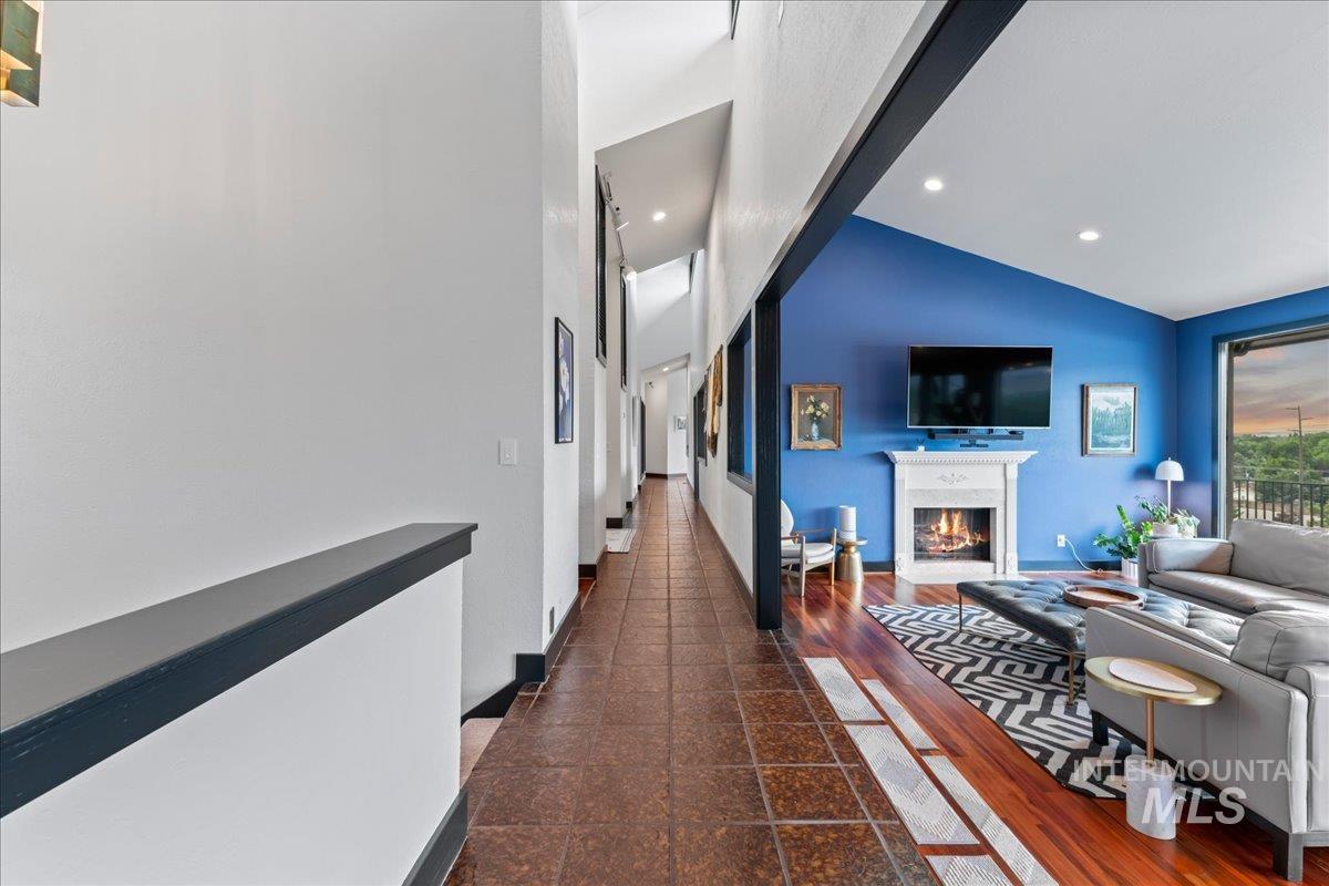 5290 N Sorrento Dr, Boise, Idaho 83704, 6 Bedrooms, 4.5 Bathrooms, Residential For Sale, Price $1,575,000, 98992450