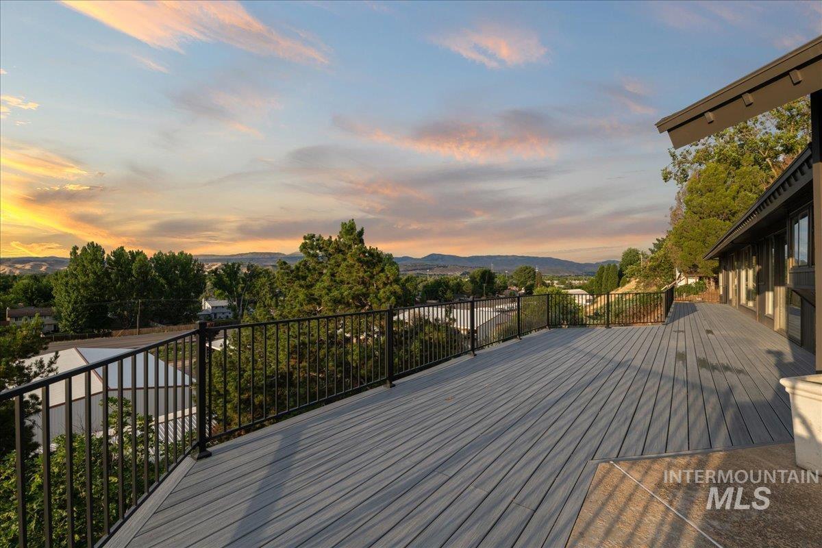 5290 N Sorrento Dr, Boise, Idaho 83704, 6 Bedrooms, 4.5 Bathrooms, Residential For Sale, Price $1,575,000, 98992450