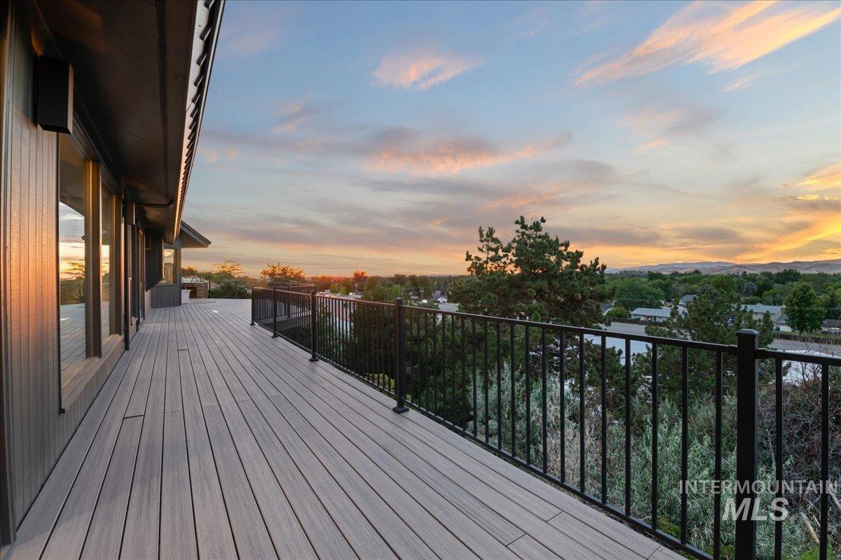 5290 N Sorrento Dr, Boise, Idaho 83704, 6 Bedrooms, 4.5 Bathrooms, Residential For Sale, Price $1,575,000, 98992450