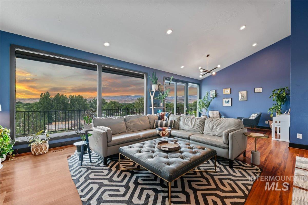 5290 N Sorrento Dr, Boise, Idaho 83704, 6 Bedrooms, 4.5 Bathrooms, Residential For Sale, Price $1,575,000, 98992450