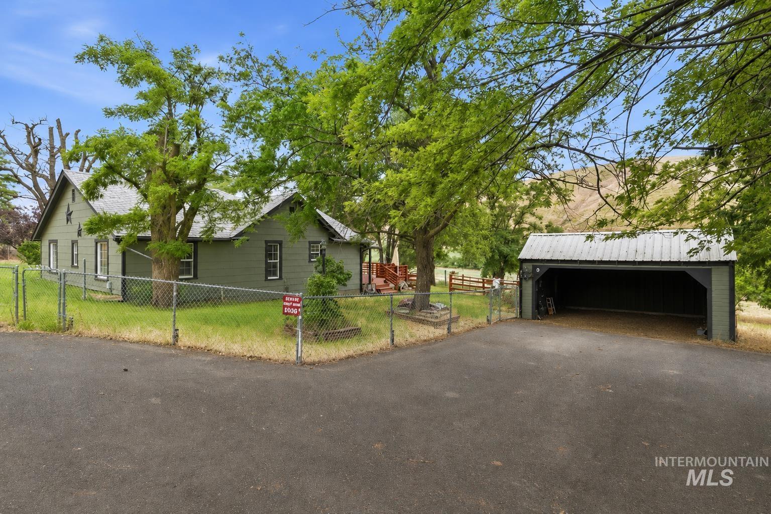 259 Highway 12, Pomeroy, Washington 99347, 3 Bedrooms, 2 Bathrooms, Residential For Sale, Price $299,000,MLS 98992452