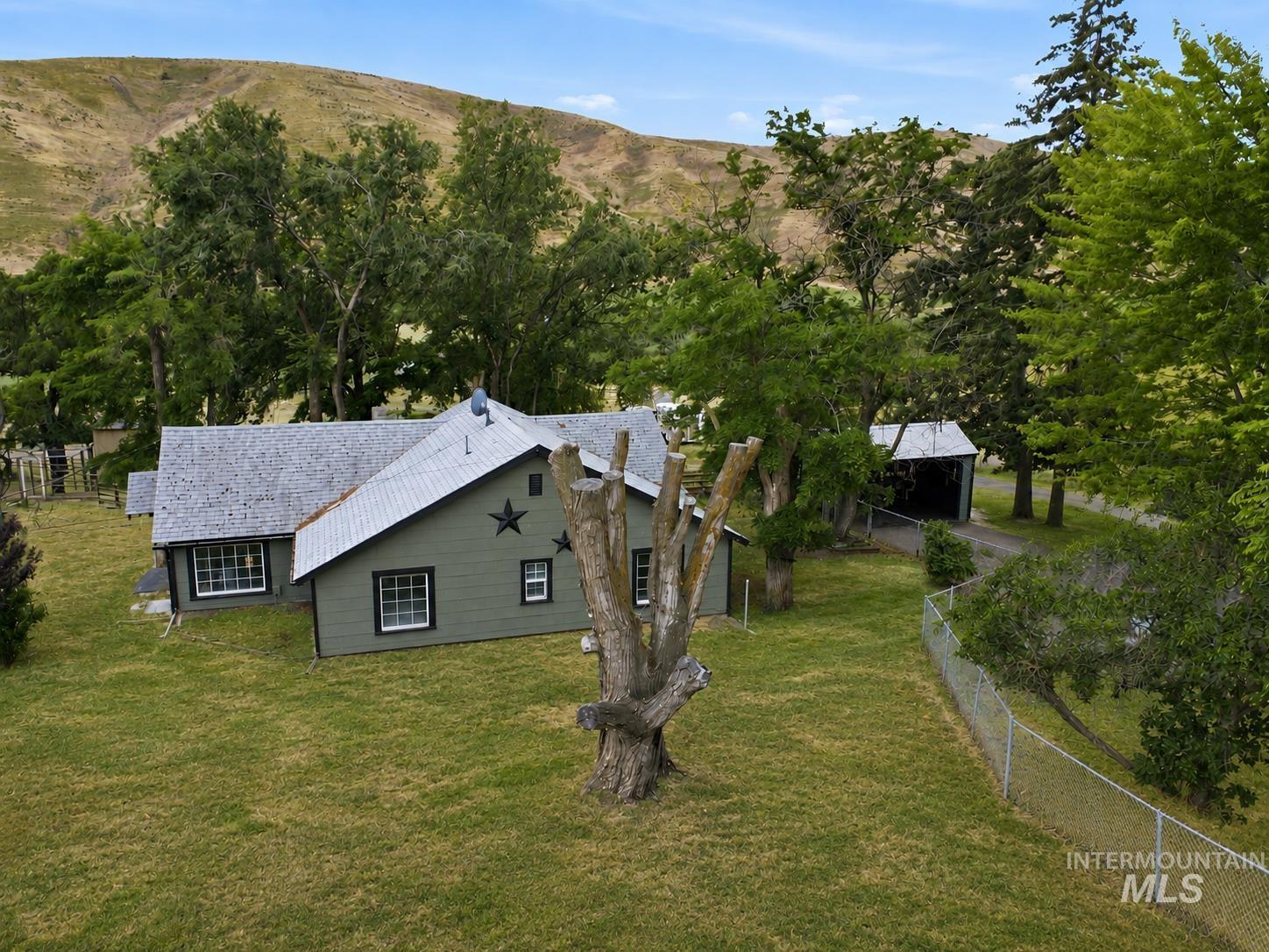 259 Highway 12, Pomeroy, Washington 99347, 3 Bedrooms, 2 Bathrooms, Residential For Sale, Price $294,500,MLS 98992452