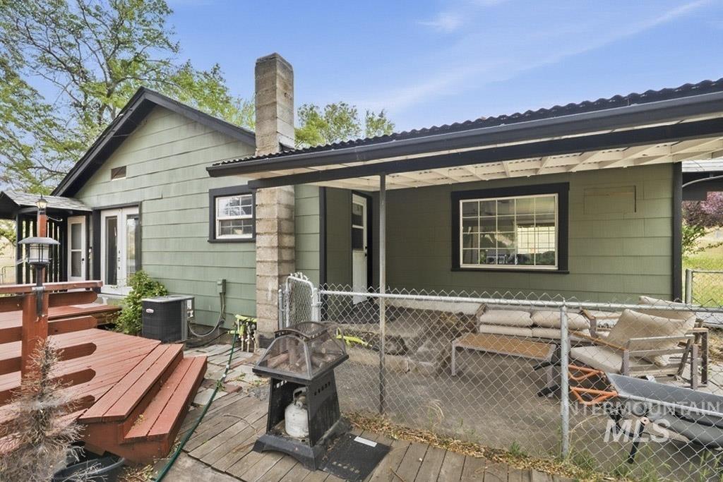 259 Highway 12, Pomeroy, Washington 99347, 3 Bedrooms, 2 Bathrooms, Residential For Sale, Price $294,500,MLS 98992452