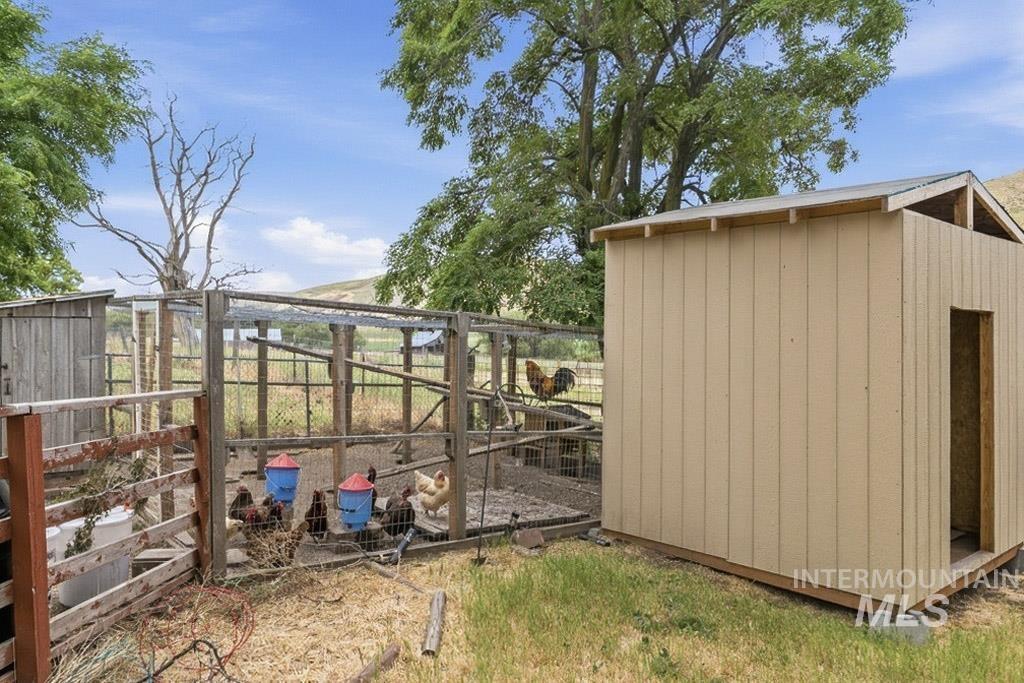 259 Highway 12, Pomeroy, Washington 99347, 3 Bedrooms, 2 Bathrooms, Residential For Sale, Price $294,500,MLS 98992452