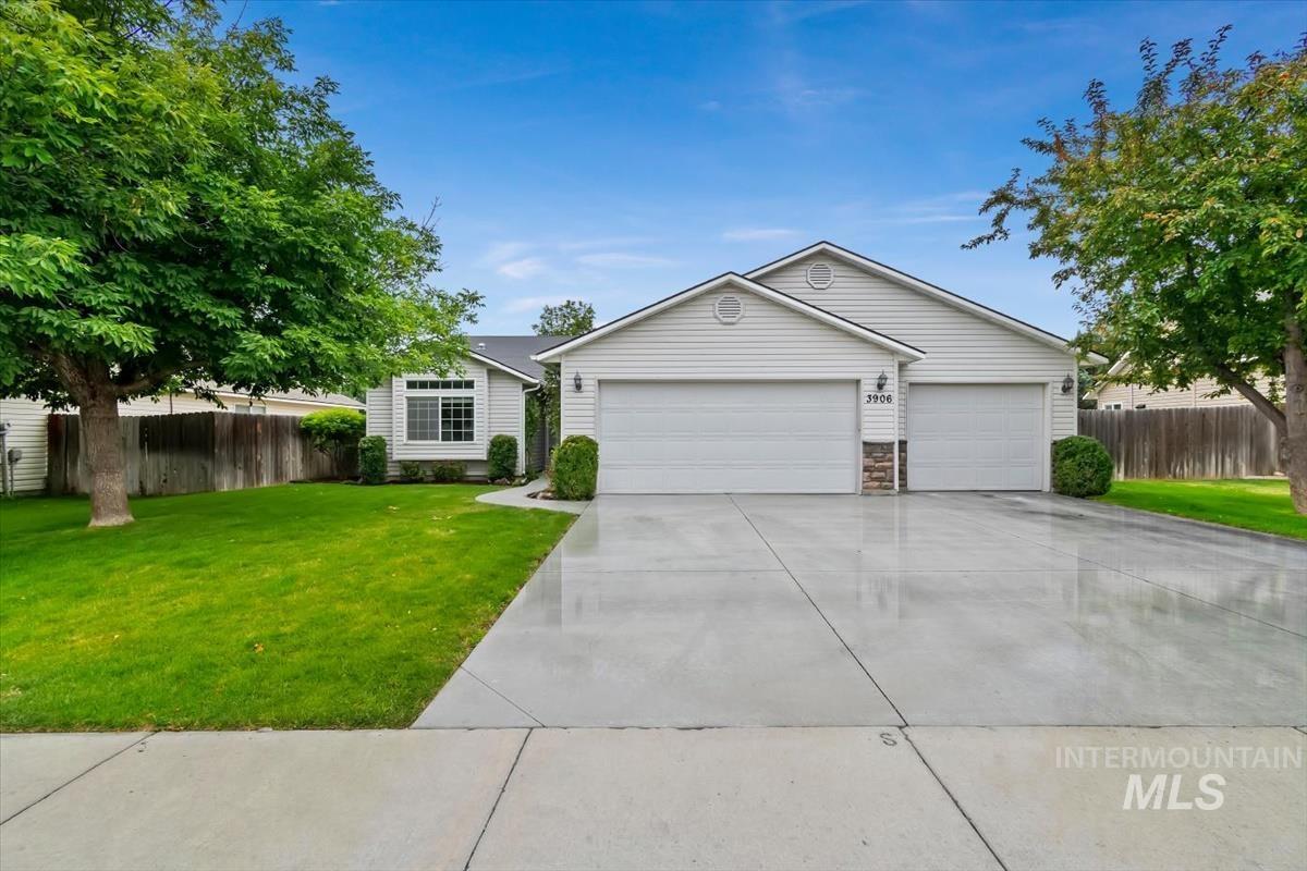 3906 E Clear Springs Dr, Nampa, Idaho 83686-3010, 3 Bedrooms, 2 Bathrooms, Residential For Sale, Price $399,000,MLS 98992456