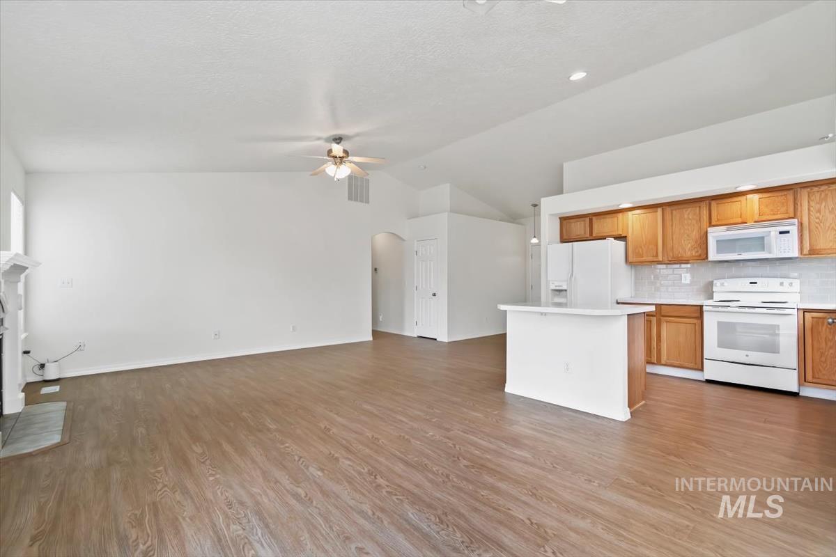 3906 E Clear Springs Dr, Nampa, Idaho 83686-3010, 3 Bedrooms, 2 Bathrooms, Residential For Sale, Price $399,000,MLS 98992456