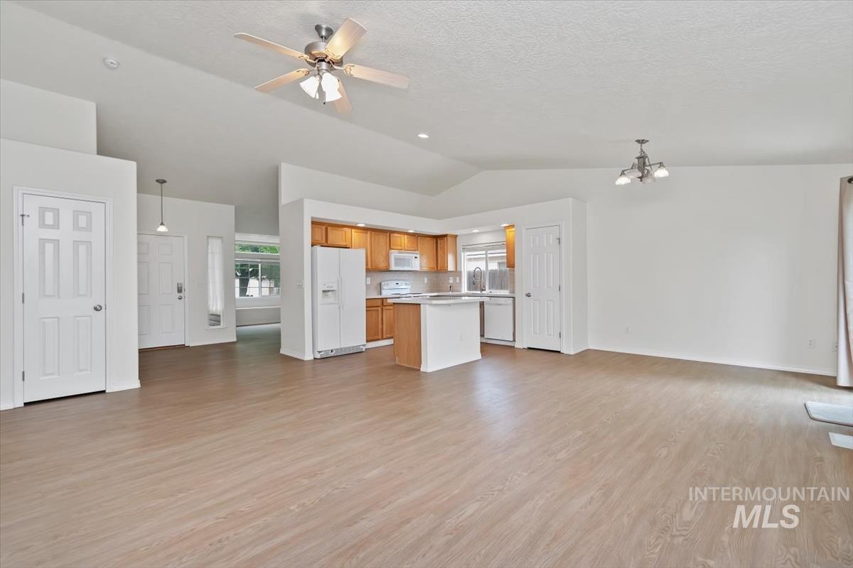 3906 E Clear Springs Dr, Nampa, Idaho 83686-3010, 3 Bedrooms, 2 Bathrooms, Residential For Sale, Price $399,000,MLS 98992456