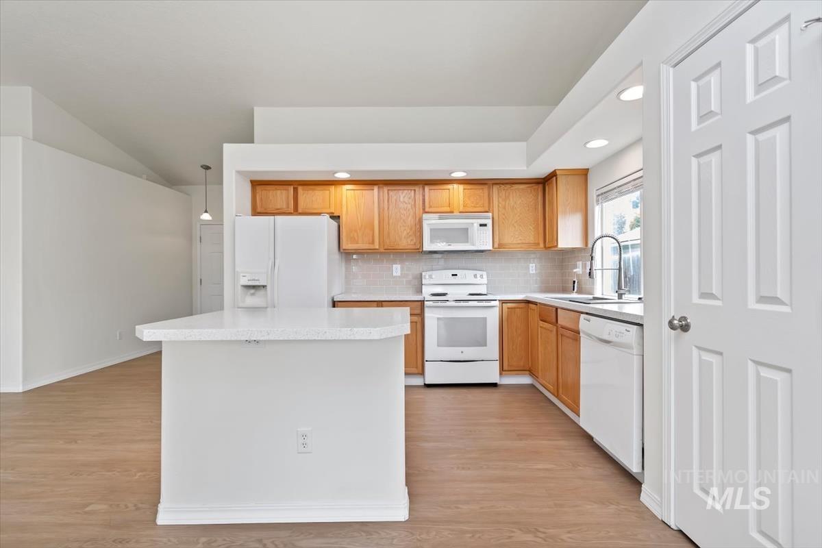 3906 E Clear Springs Dr, Nampa, Idaho 83686-3010, 3 Bedrooms, 2 Bathrooms, Residential For Sale, Price $399,000,MLS 98992456
