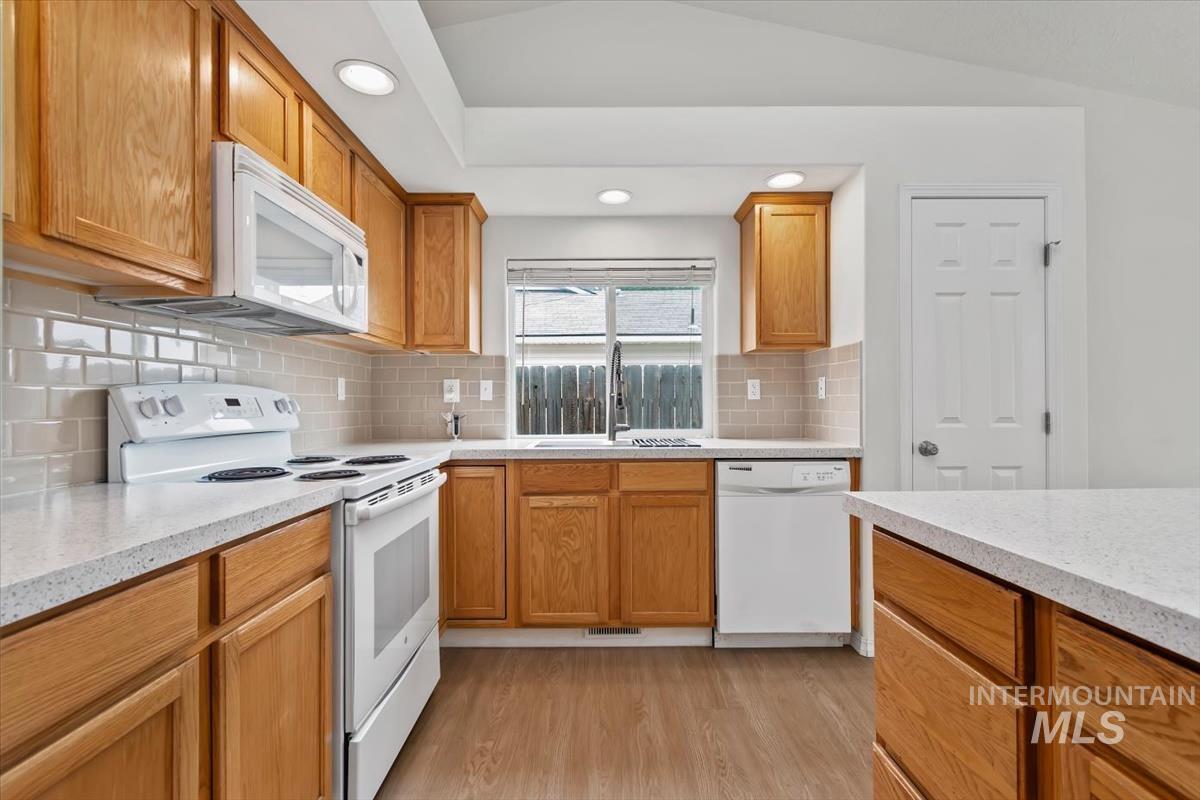 3906 E Clear Springs Dr, Nampa, Idaho 83686-3010, 3 Bedrooms, 2 Bathrooms, Residential For Sale, Price $399,000,MLS 98992456