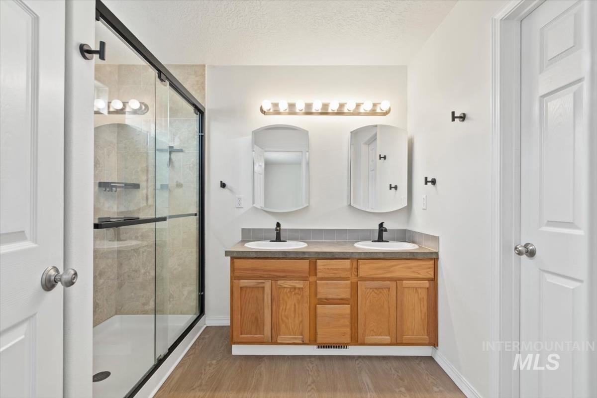 3906 E Clear Springs Dr, Nampa, Idaho 83686-3010, 3 Bedrooms, 2 Bathrooms, Residential For Sale, Price $399,000,MLS 98992456