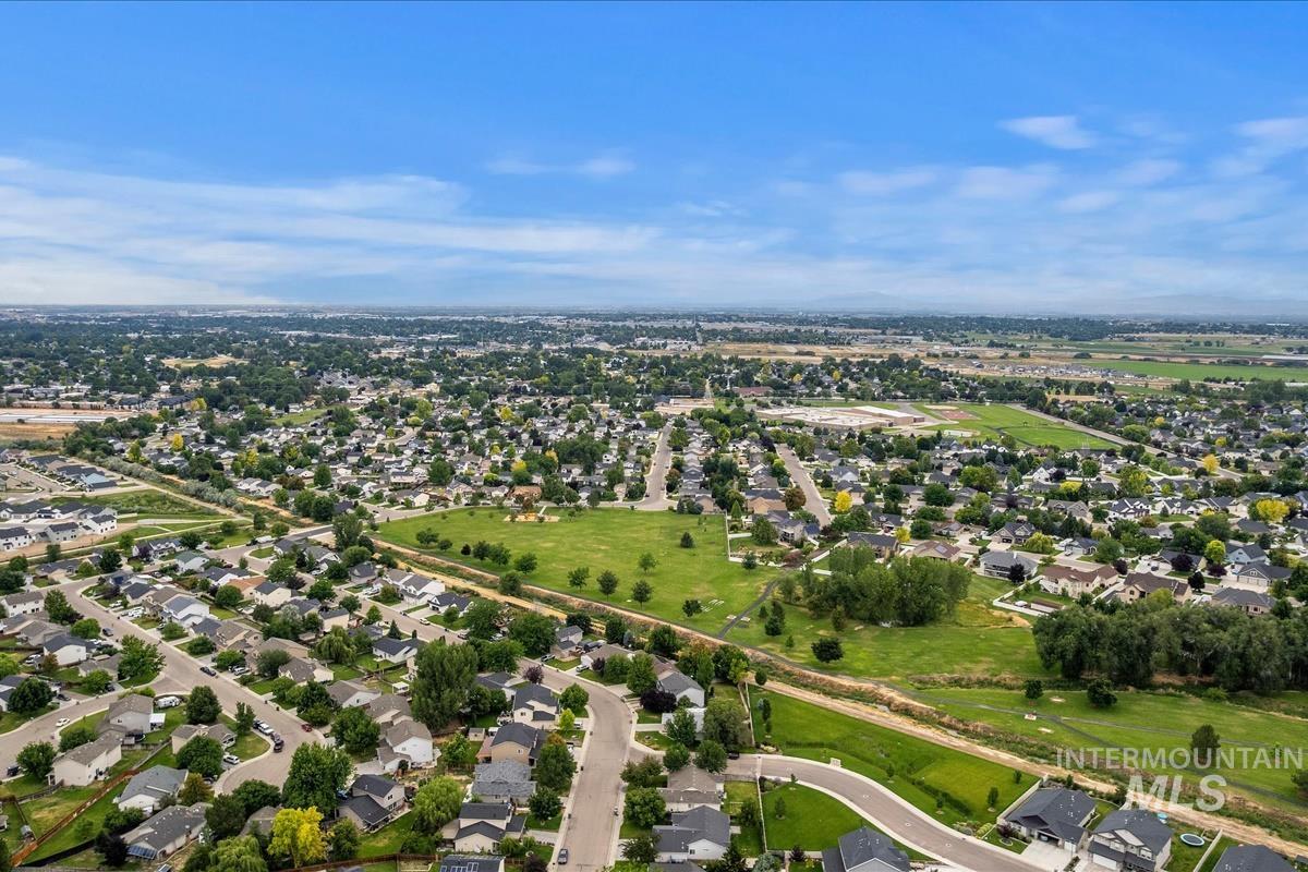 3906 E Clear Springs Dr, Nampa, Idaho 83686-3010, 3 Bedrooms, 2 Bathrooms, Residential For Sale, Price $399,000,MLS 98992456