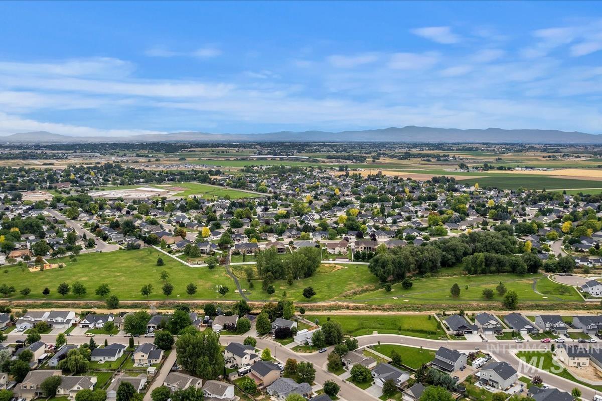 3906 E Clear Springs Dr, Nampa, Idaho 83686-3010, 3 Bedrooms, 2 Bathrooms, Residential For Sale, Price $399,000,MLS 98992456