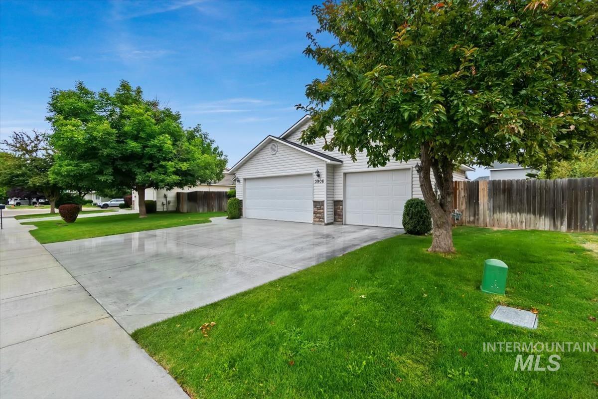 3906 E Clear Springs Dr, Nampa, Idaho 83686-3010, 3 Bedrooms, 2 Bathrooms, Residential For Sale, Price $399,000,MLS 98992456