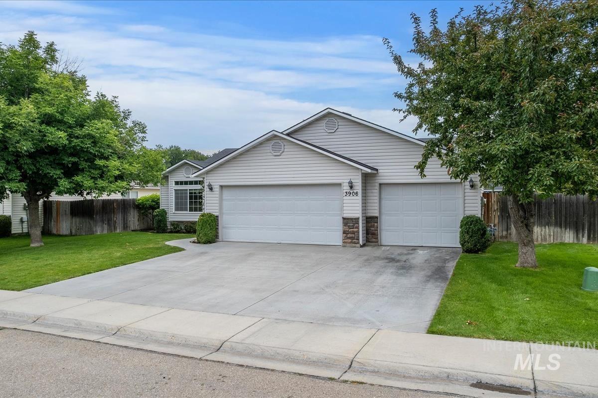 3906 E Clear Springs Dr, Nampa, Idaho 83686-3010, 3 Bedrooms, 2 Bathrooms, Residential For Sale, Price $399,000,MLS 98992456