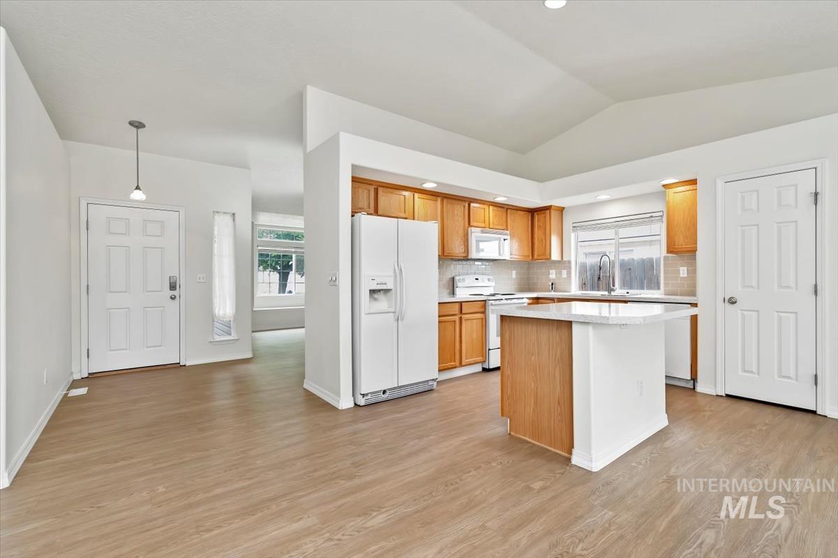 3906 E Clear Springs Dr, Nampa, Idaho 83686-3010, 3 Bedrooms, 2 Bathrooms, Residential For Sale, Price $399,000,MLS 98992456