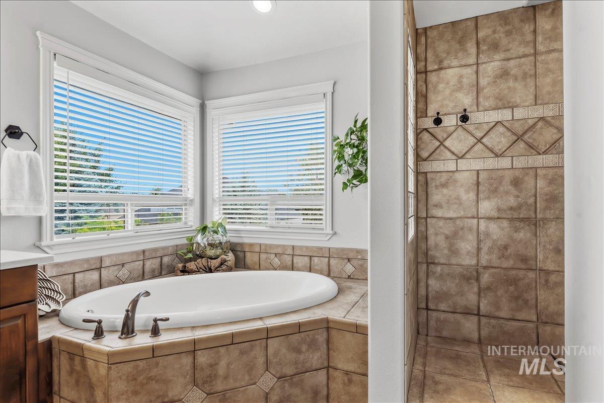 456 W Bear Track Dr, Meridian, Idaho 83642, 5 Bedrooms, 3.5 Bathrooms, Residential For Sale, Price $850,000, 98992457