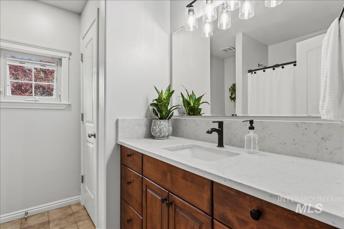 456 W Bear Track Dr, Meridian, Idaho 83642, 5 Bedrooms, 3.5 Bathrooms, Residential For Sale, Price $850,000, 98992457