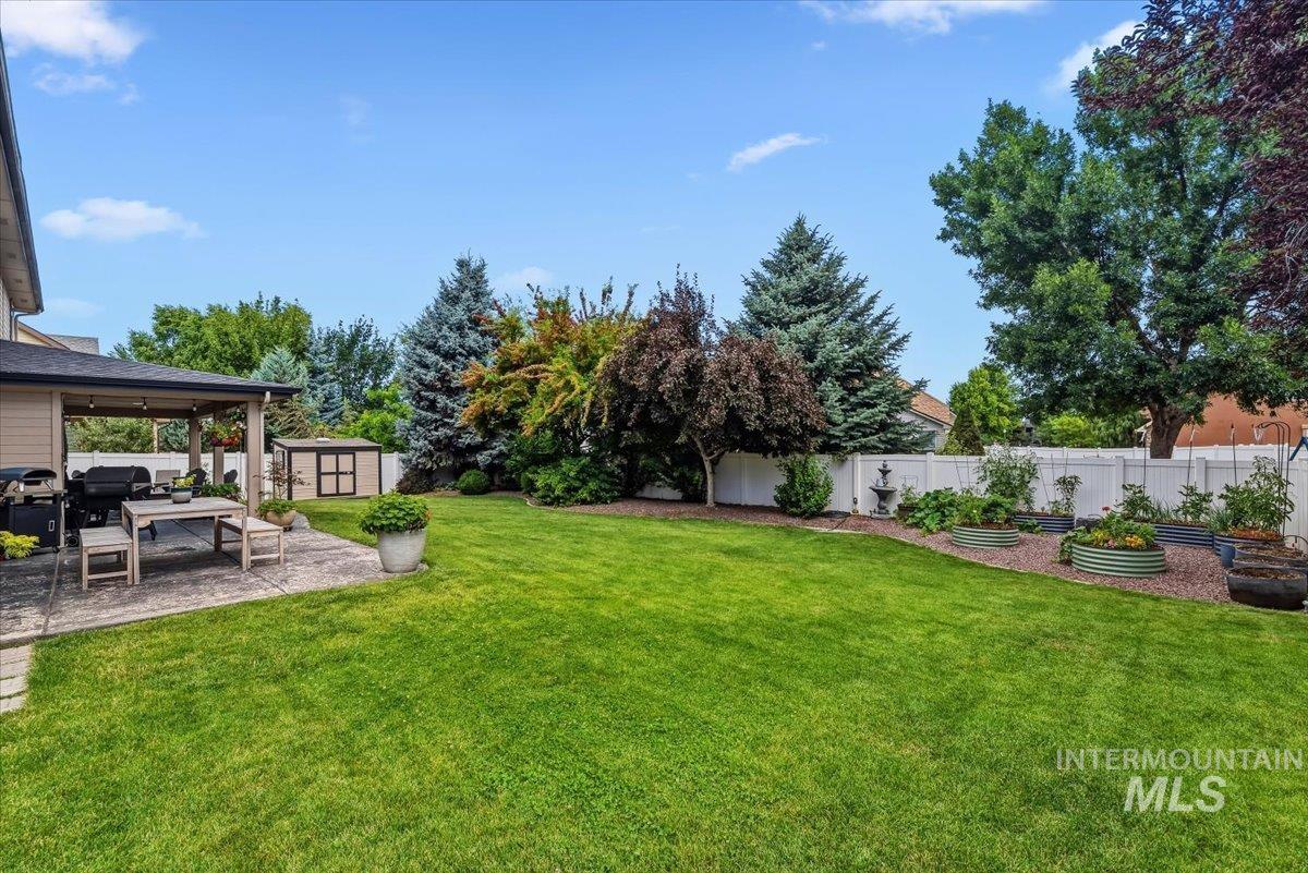 456 W Bear Track Dr, Meridian, Idaho 83642, 5 Bedrooms, 3.5 Bathrooms, Residential For Sale, Price $850,000, 98992457