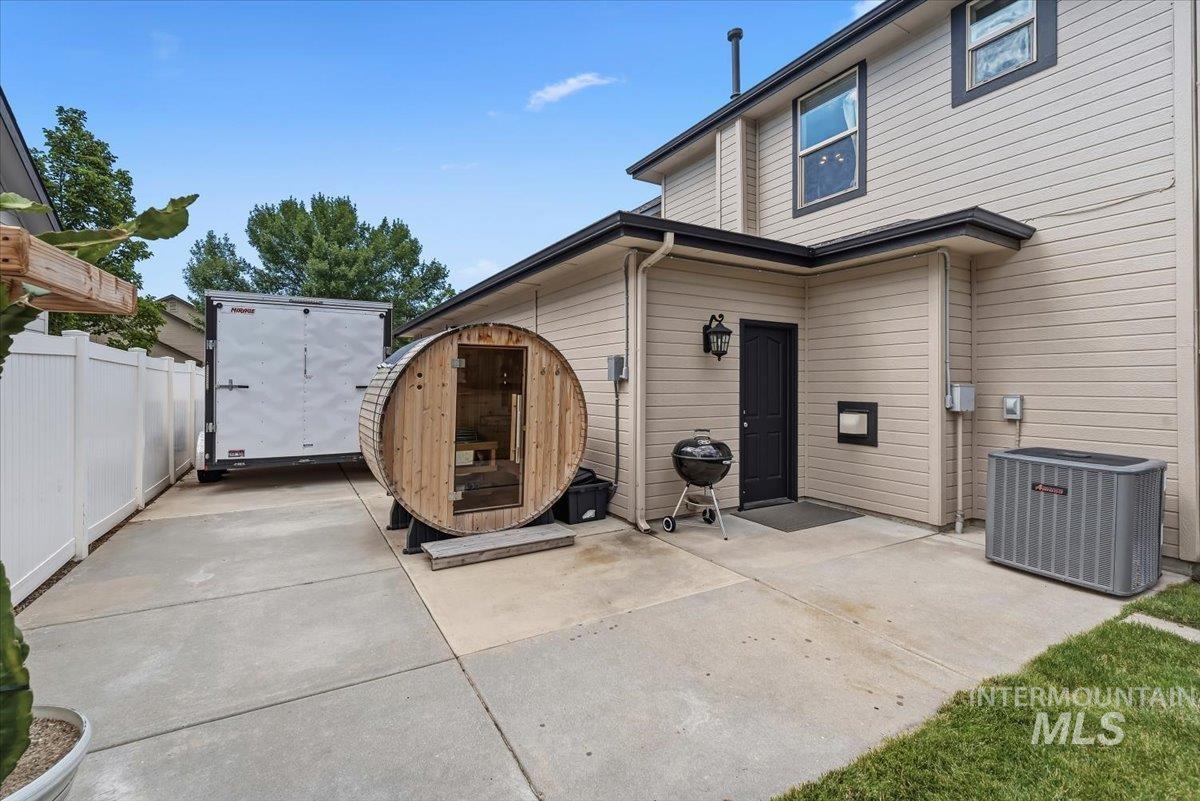 456 W Bear Track Dr, Meridian, Idaho 83642, 5 Bedrooms, 3.5 Bathrooms, Residential For Sale, Price $850,000, 98992457