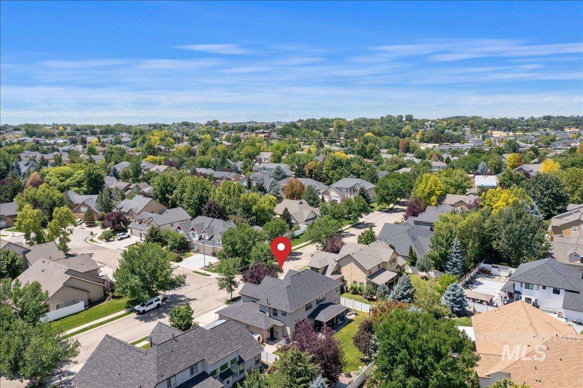 456 W Bear Track Dr, Meridian, Idaho 83642, 5 Bedrooms, 3.5 Bathrooms, Residential For Sale, Price $850,000, 98992457