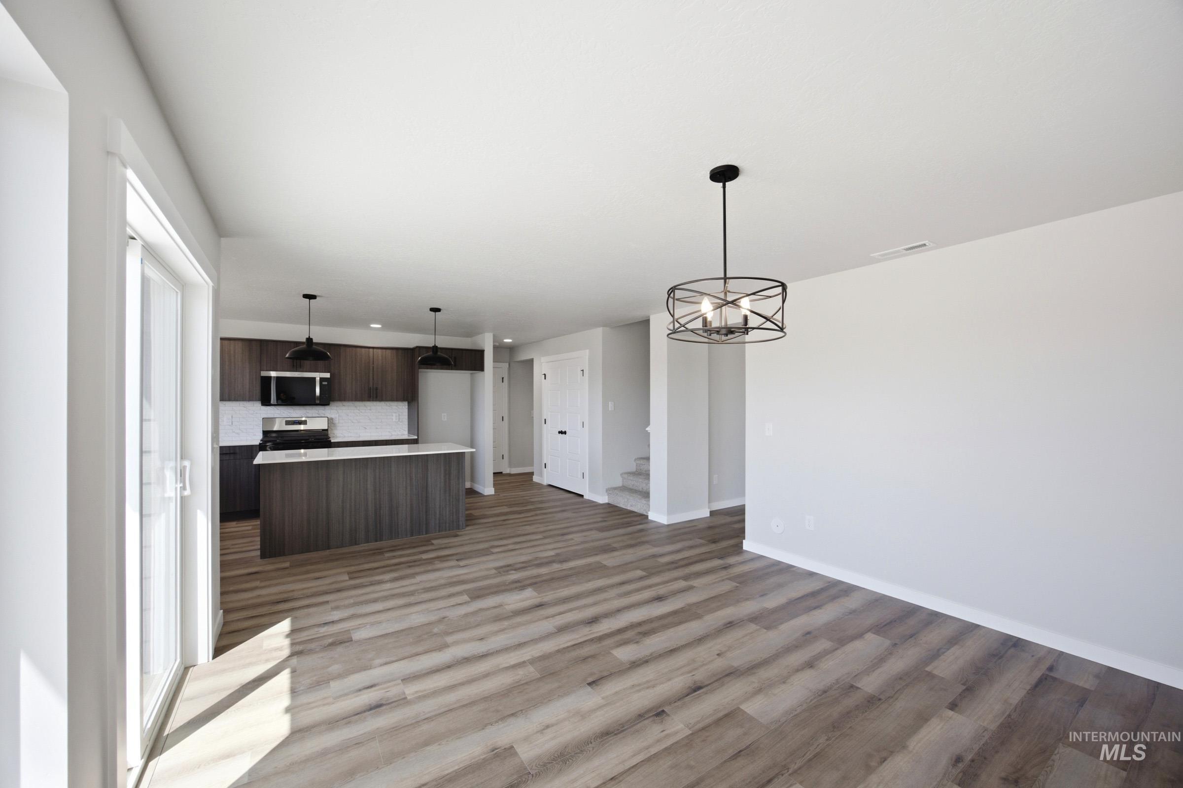 7277 W Trumbull Ct, Eagle, Idaho 83616, 5 Bedrooms, 2.5 Bathrooms, Residential For Sale, Price $659,990, 98992459