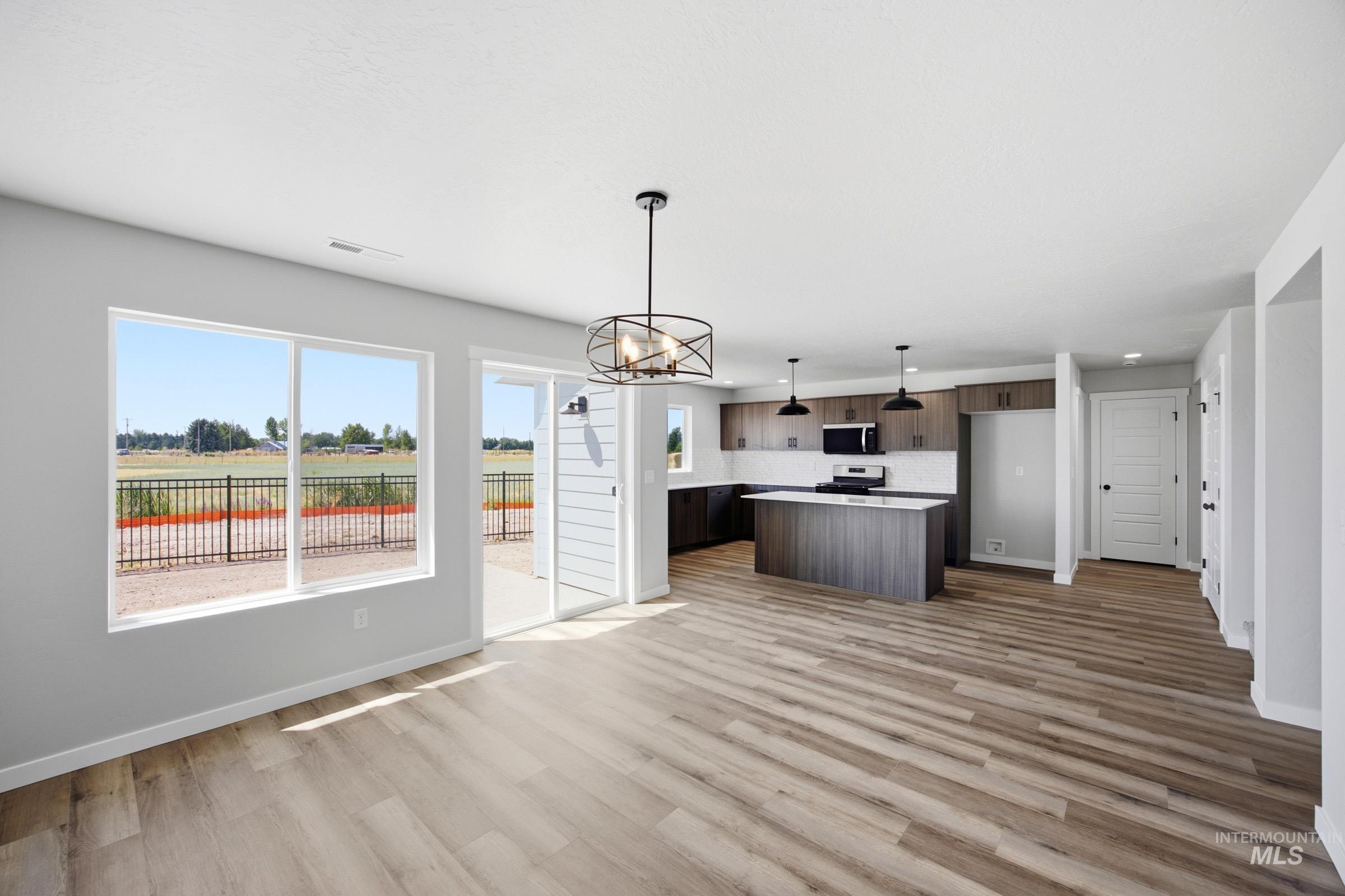 7277 W Trumbull Ct, Eagle, Idaho 83616, 5 Bedrooms, 2.5 Bathrooms, Residential For Sale, Price $659,990, 98992459