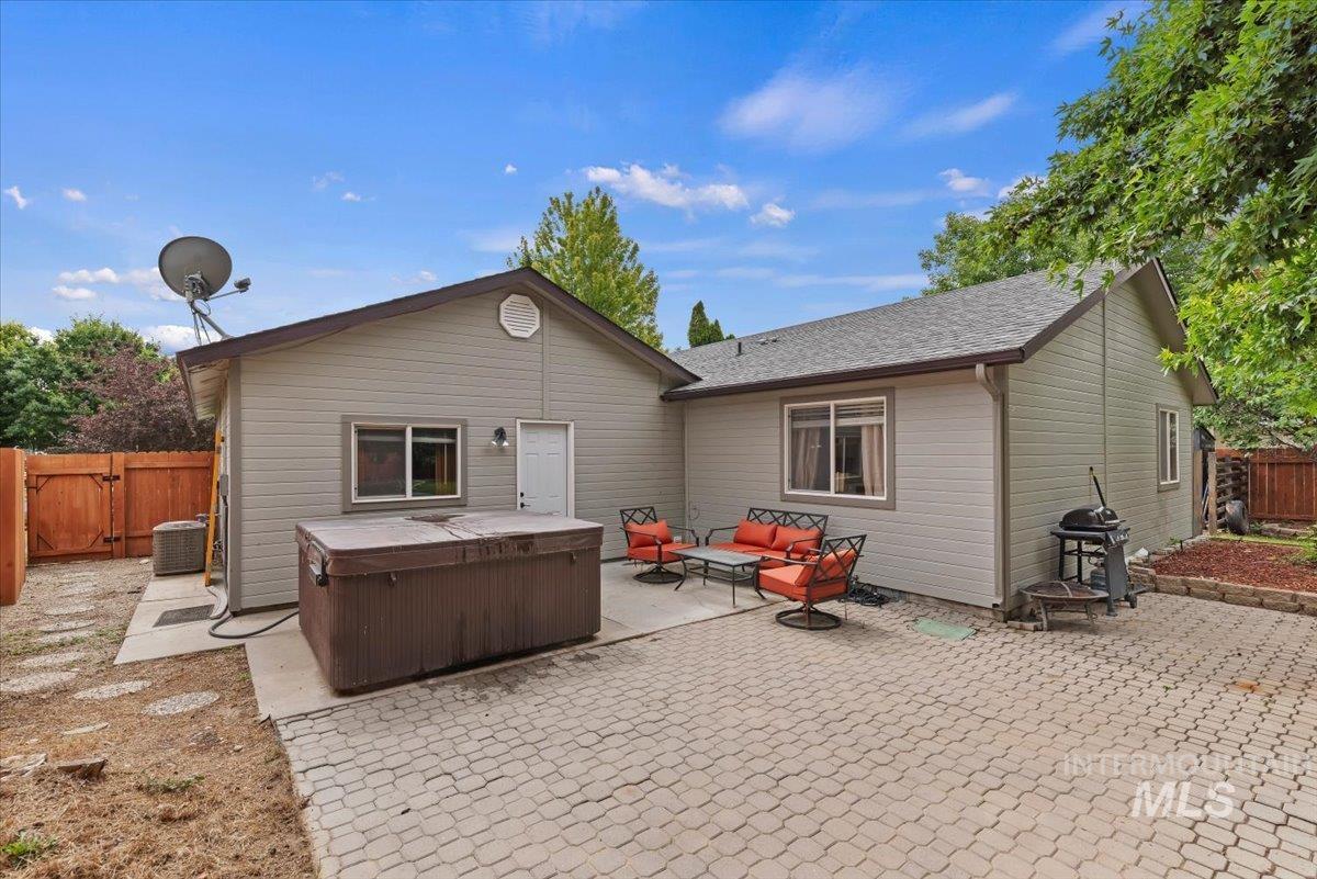 4210 E Carnation Ct., Boise, Idaho 83716-0000, 3 Bedrooms, 2 Bathrooms, Residential For Sale, Price $499,000,MLS 98992469