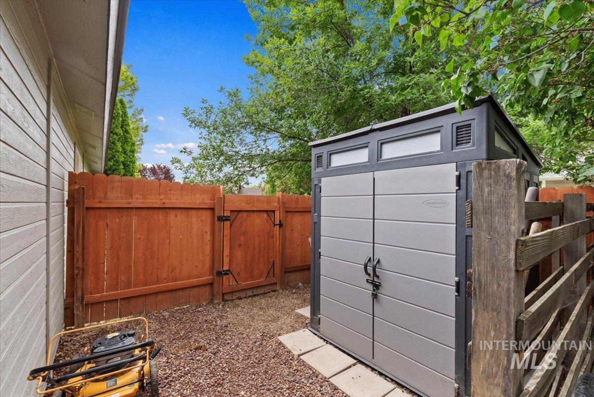 4210 E Carnation Ct., Boise, Idaho 83716-0000, 3 Bedrooms, 2 Bathrooms, Residential For Sale, Price $499,000,MLS 98992469