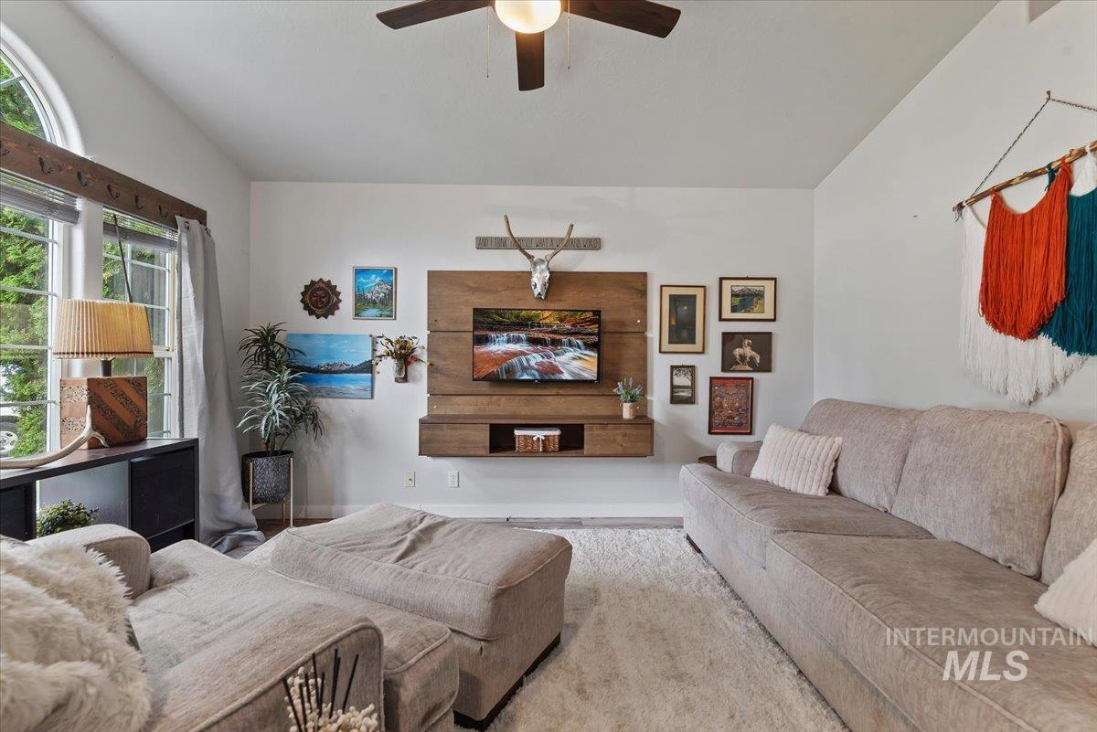4210 E Carnation Ct., Boise, Idaho 83716-0000, 3 Bedrooms, 2 Bathrooms, Residential For Sale, Price $499,000,MLS 98992469