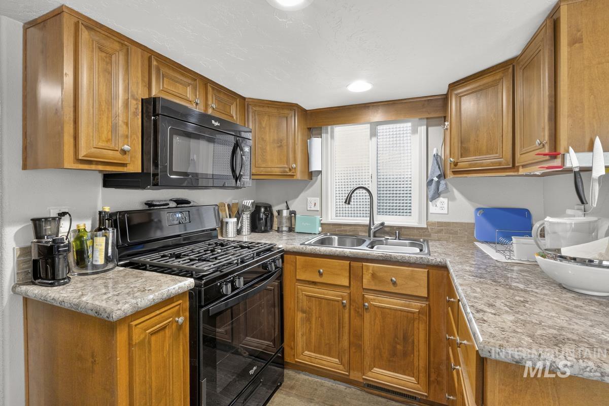 10 P Street, Cascade, Idaho 83611, 1 Bedroom, 1 Bathroom, Residential For Sale, Price $237,000,MLS 98992472