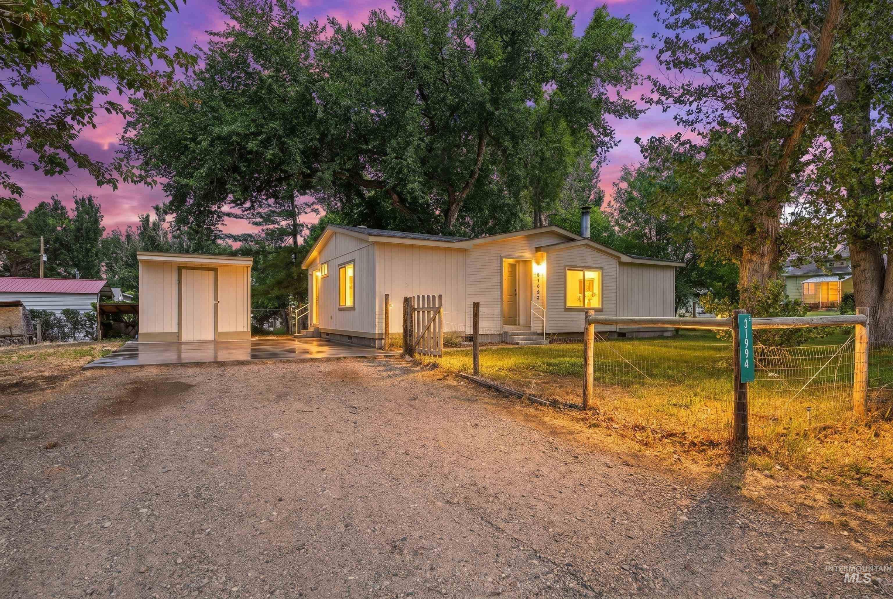 31994 Hyde St, Bruneau, Idaho 83604, 3 Bedrooms, 2 Bathrooms, Residential For Sale, Price $325,000,MLS 98992475