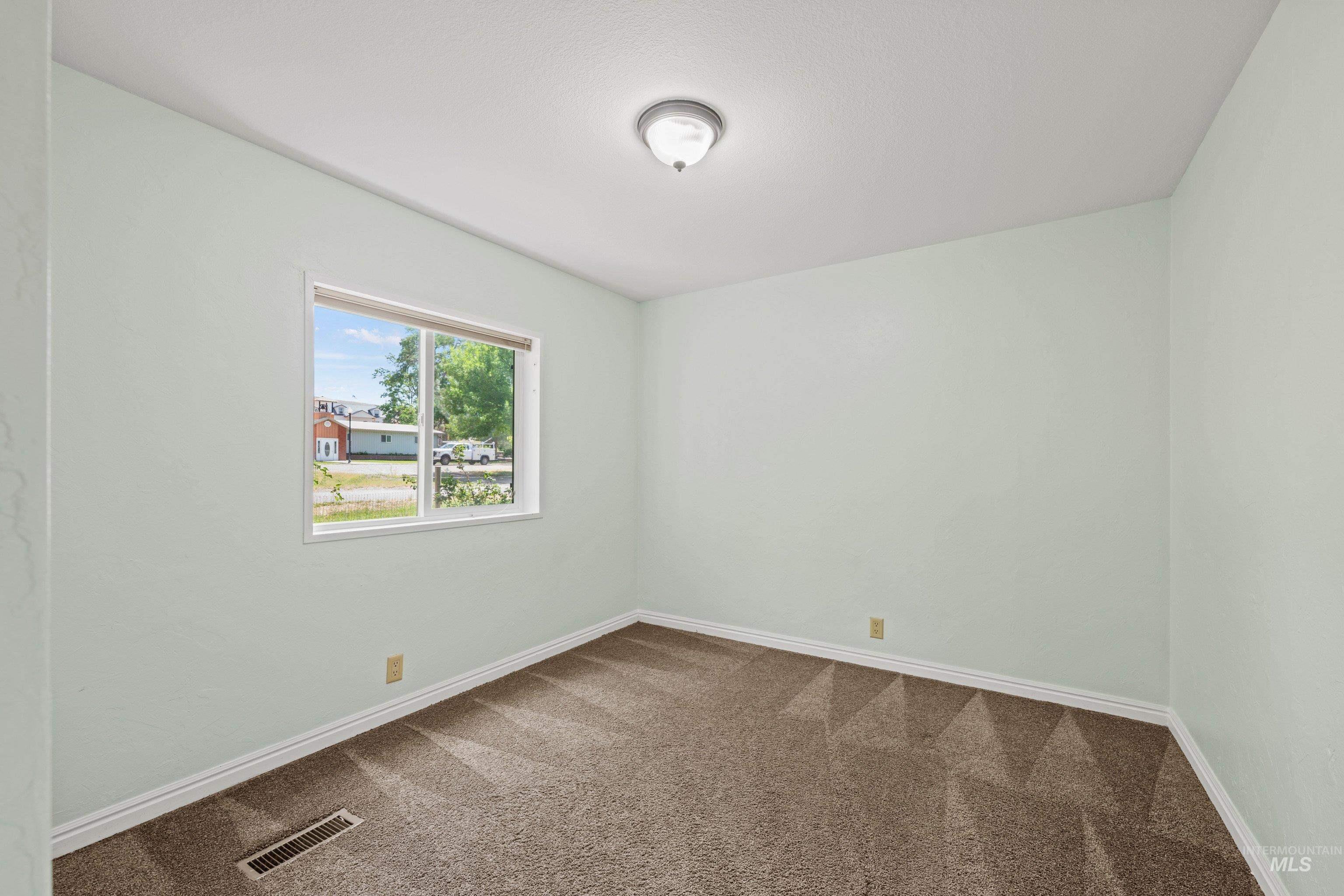 31994 Hyde St, Bruneau, Idaho 83604, 3 Bedrooms, 2 Bathrooms, Residential For Sale, Price $325,000,MLS 98992475