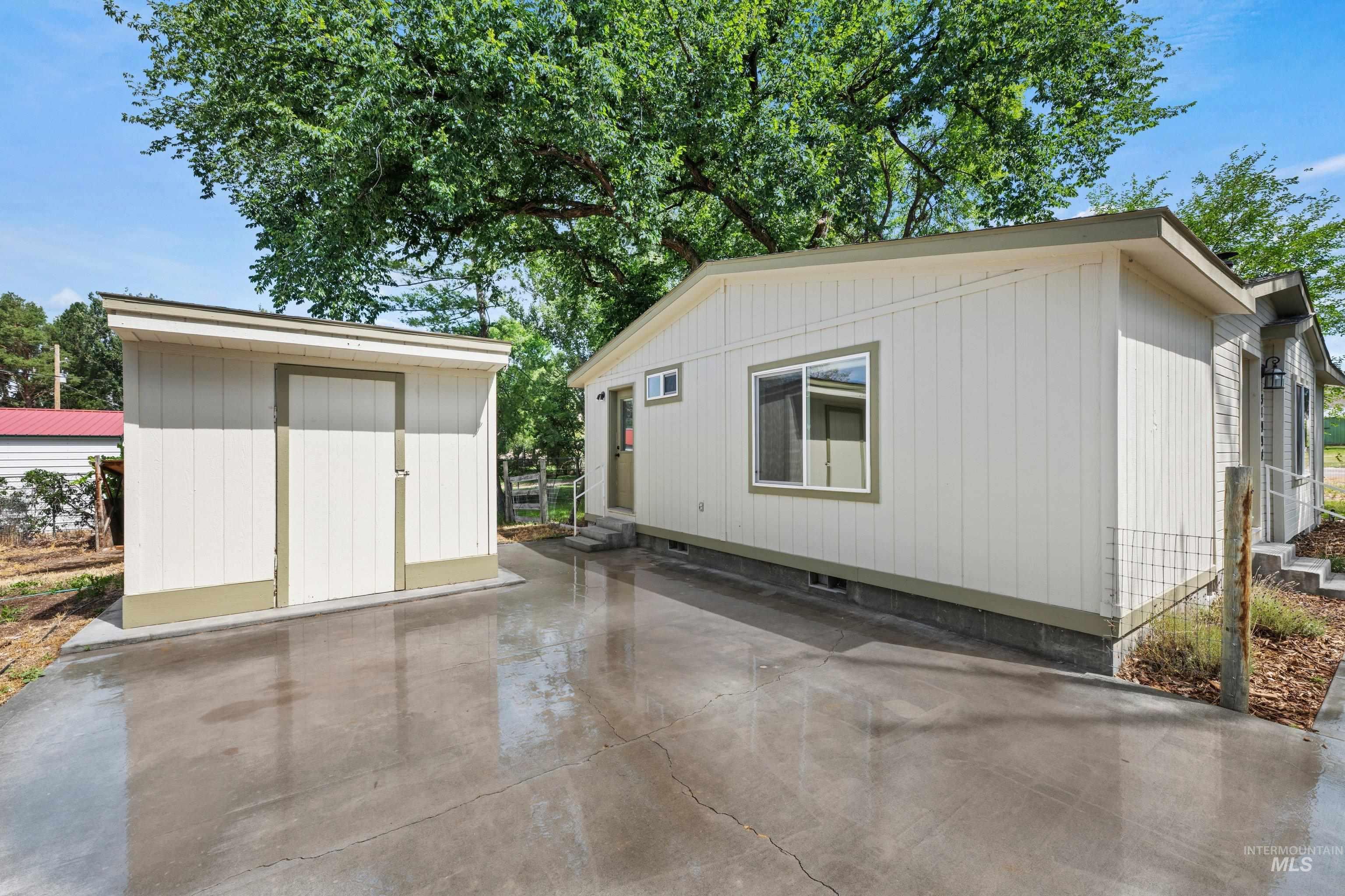 31994 Hyde St, Bruneau, Idaho 83604, 3 Bedrooms, 2 Bathrooms, Residential For Sale, Price $325,000,MLS 98992475