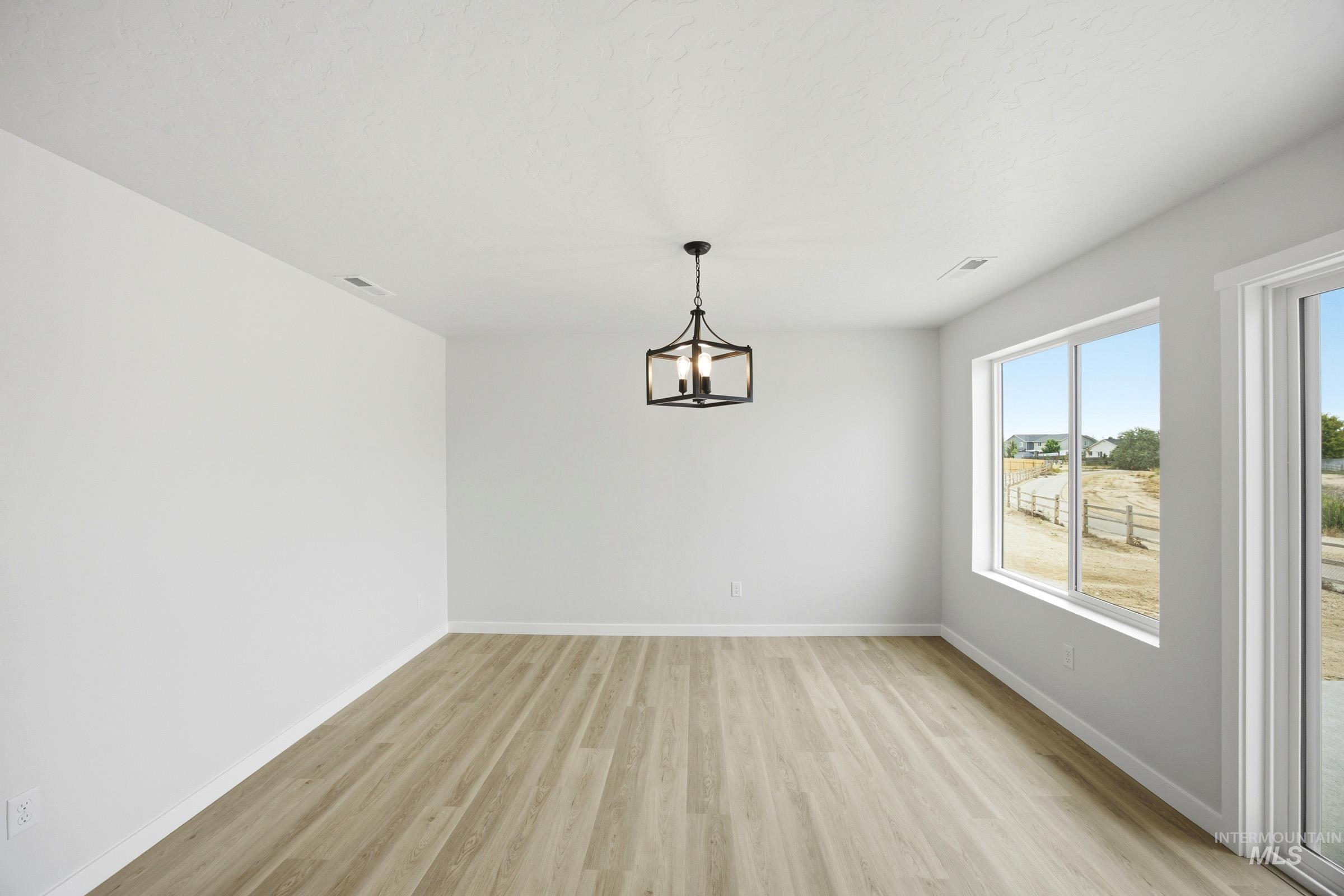 1625 Sunday River St, Middleton, Idaho 83644, 5 Bedrooms, 2.5 Bathrooms, Residential For Sale, Price $559,990,MLS 98992477