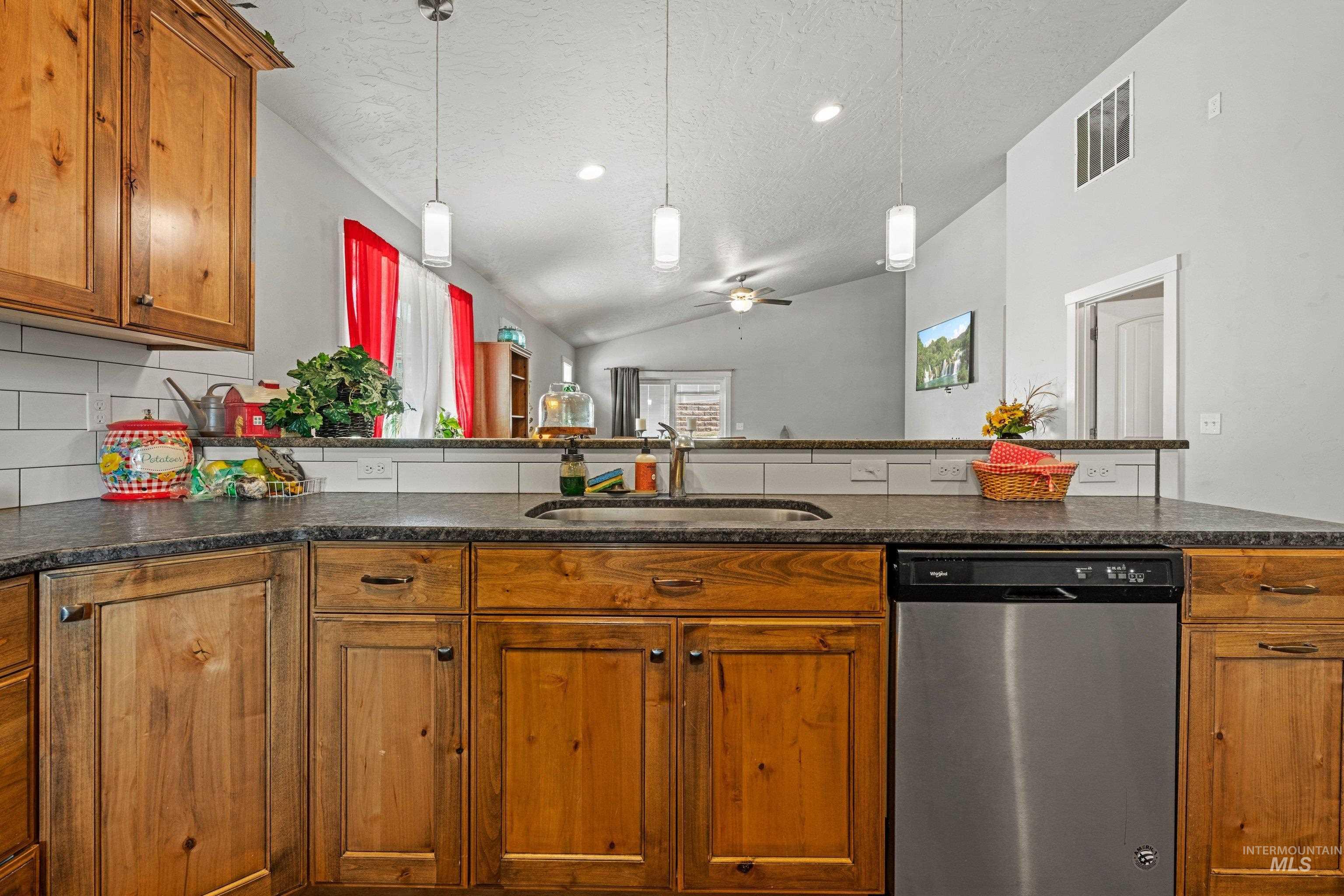 1540 Panama Ave, Emmett, Idaho 83617, 3 Bedrooms, 2 Bathrooms, Residential For Sale, Price $399,900,MLS 98992487